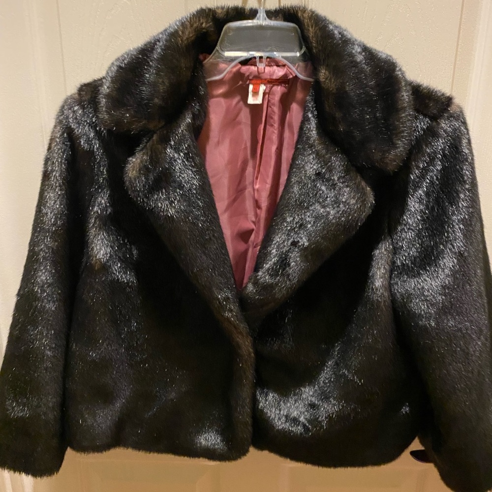 Tapemeasure Brand Cropped Faux Fir Jacket. Size XL